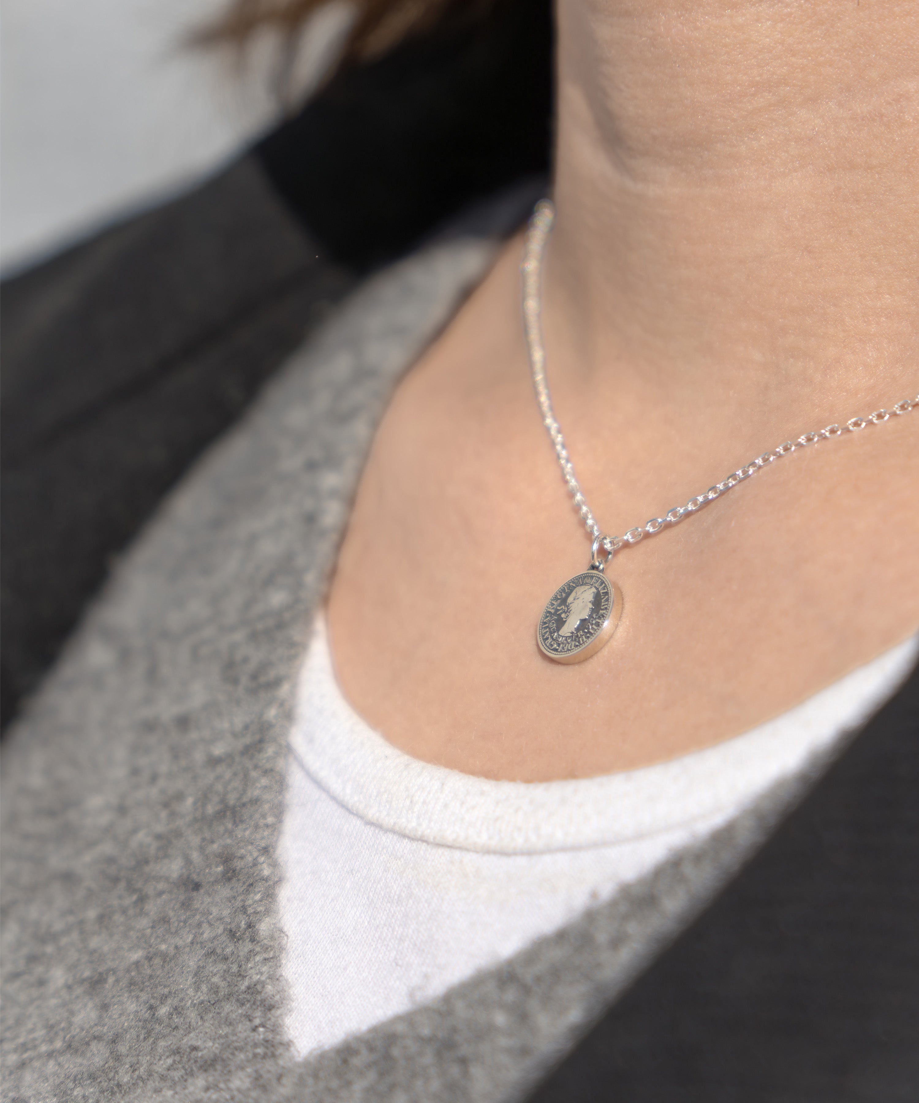 幸せのシックスペンスコインネックレス シルバー – AQUA SILVER