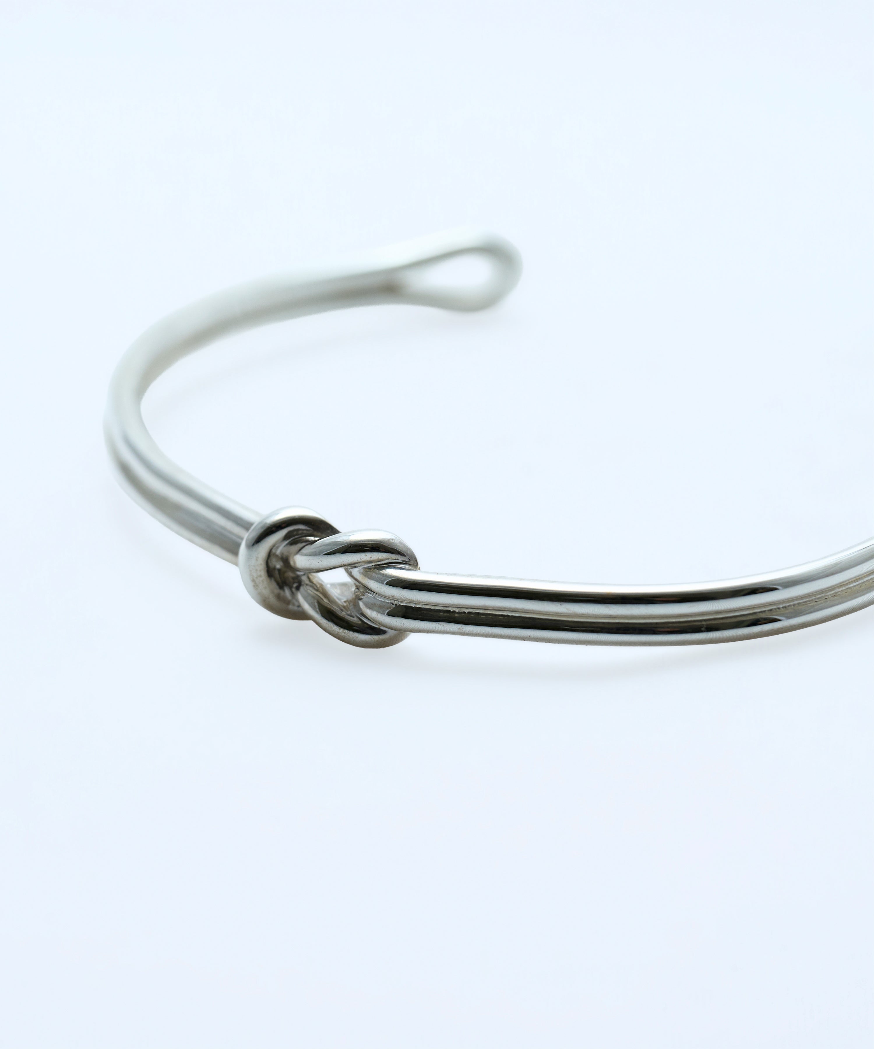 シルバー バングル ノットモチーフ sv925 Mサイズ – AQUA SILVER