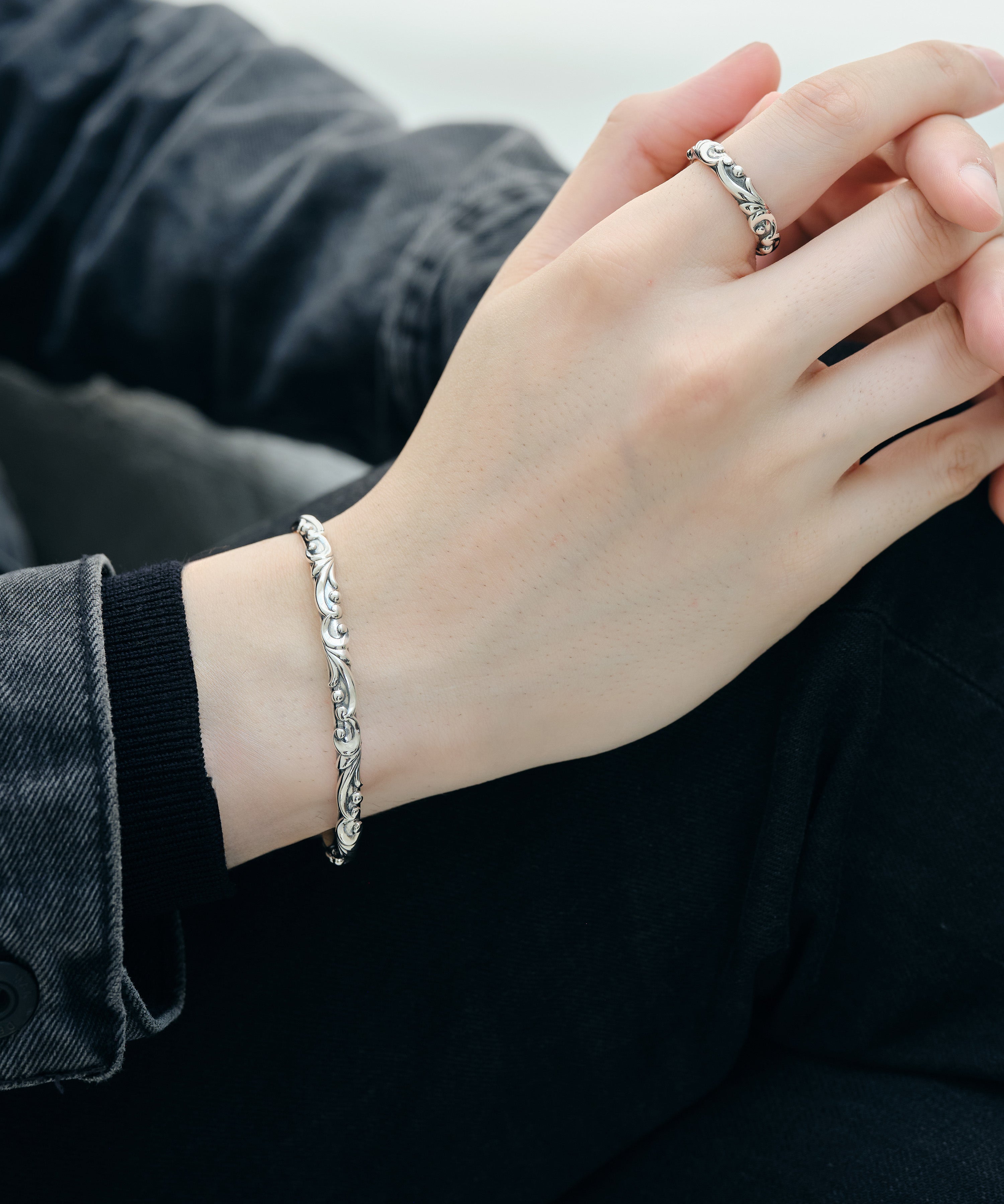 バングル ロバストアラベスクモチーフ sv925 ブラックフィニッシュ